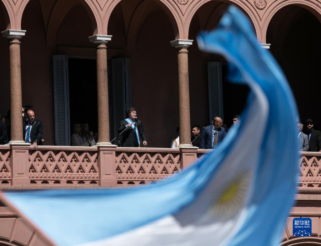 阿根廷新总统米莱宣誓就职