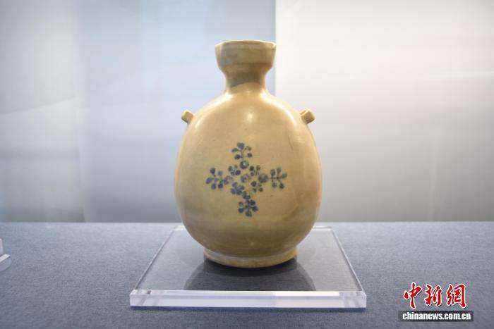 中国 青花 花唐草文 水注 V R4182 中国 青花 花唐草文 水注 V R4182