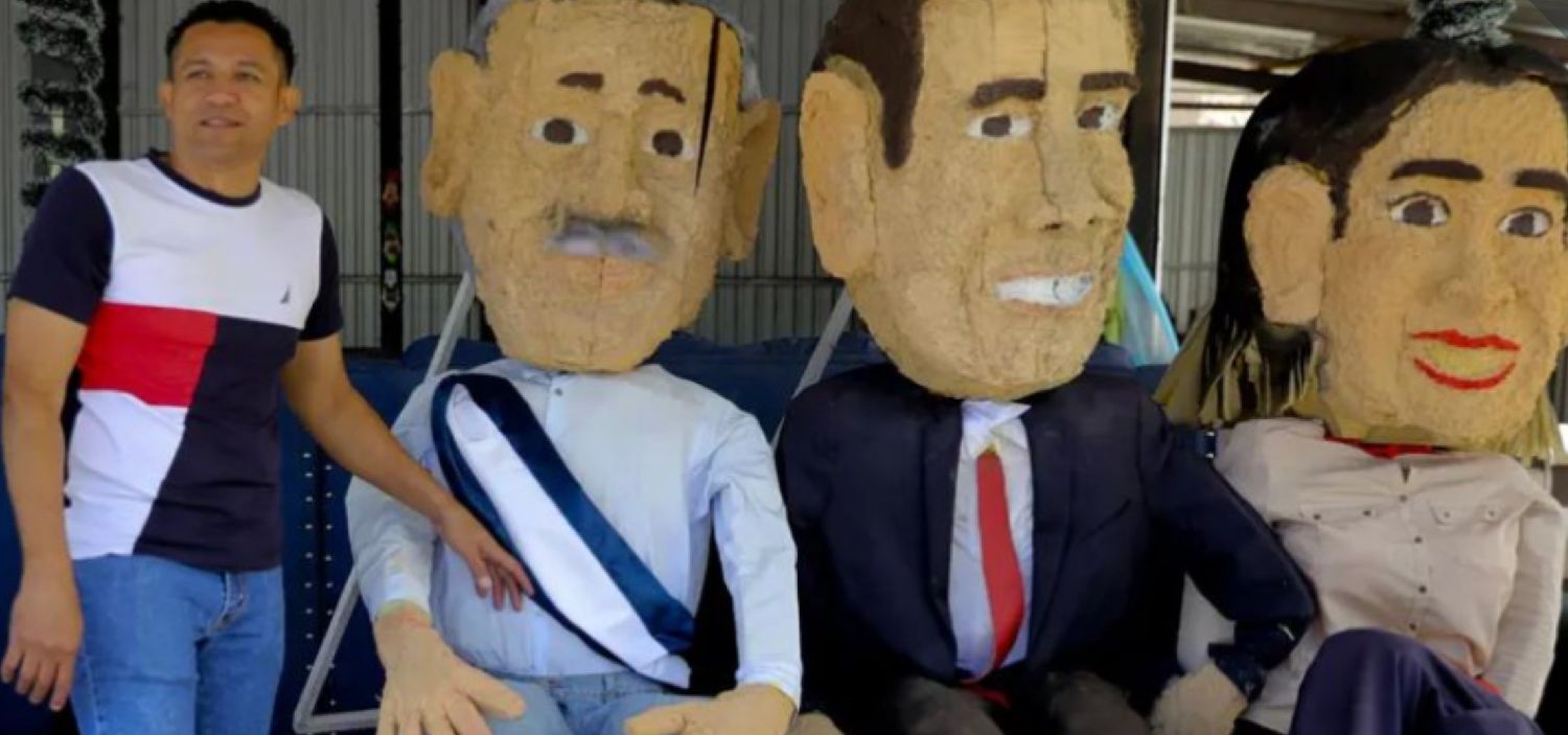 和平抗议：洪都拉斯工匠制作政要形象人偶，焚烧“旧岁”迎新年